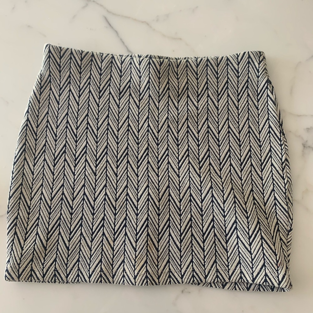 Zara tight skirt navy and white pattern